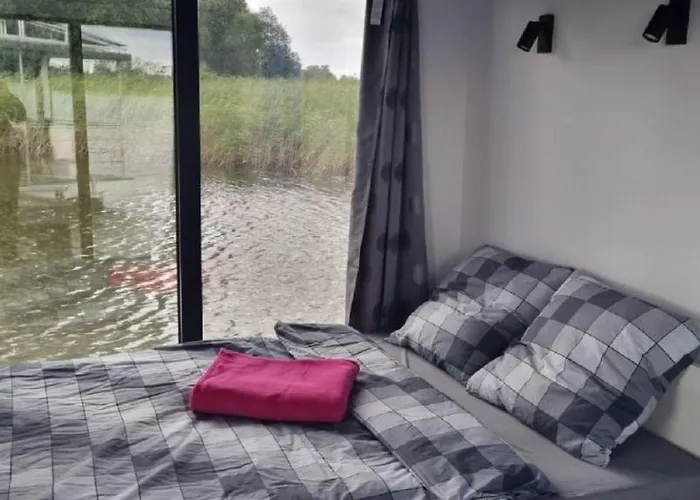 Dom Na Wodzie Listomie